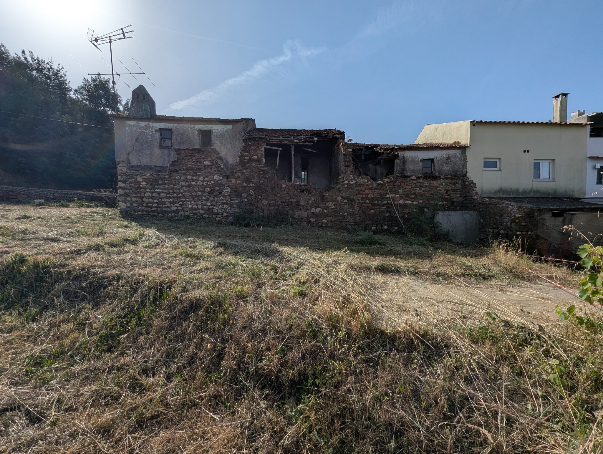 Rear elevation of the ruins from the logradouro
