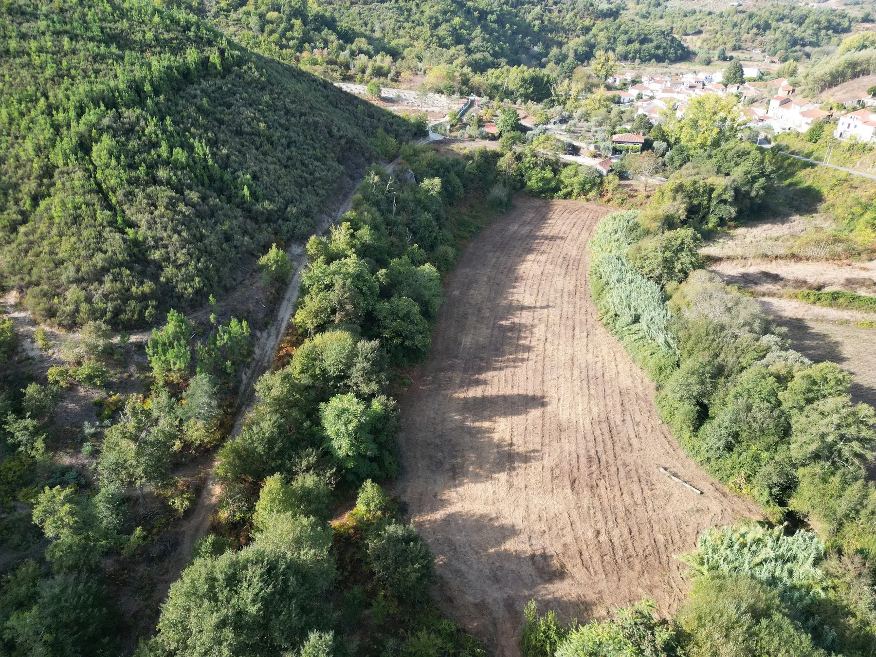 Vista aérea em direção à aldeia do Cerejal