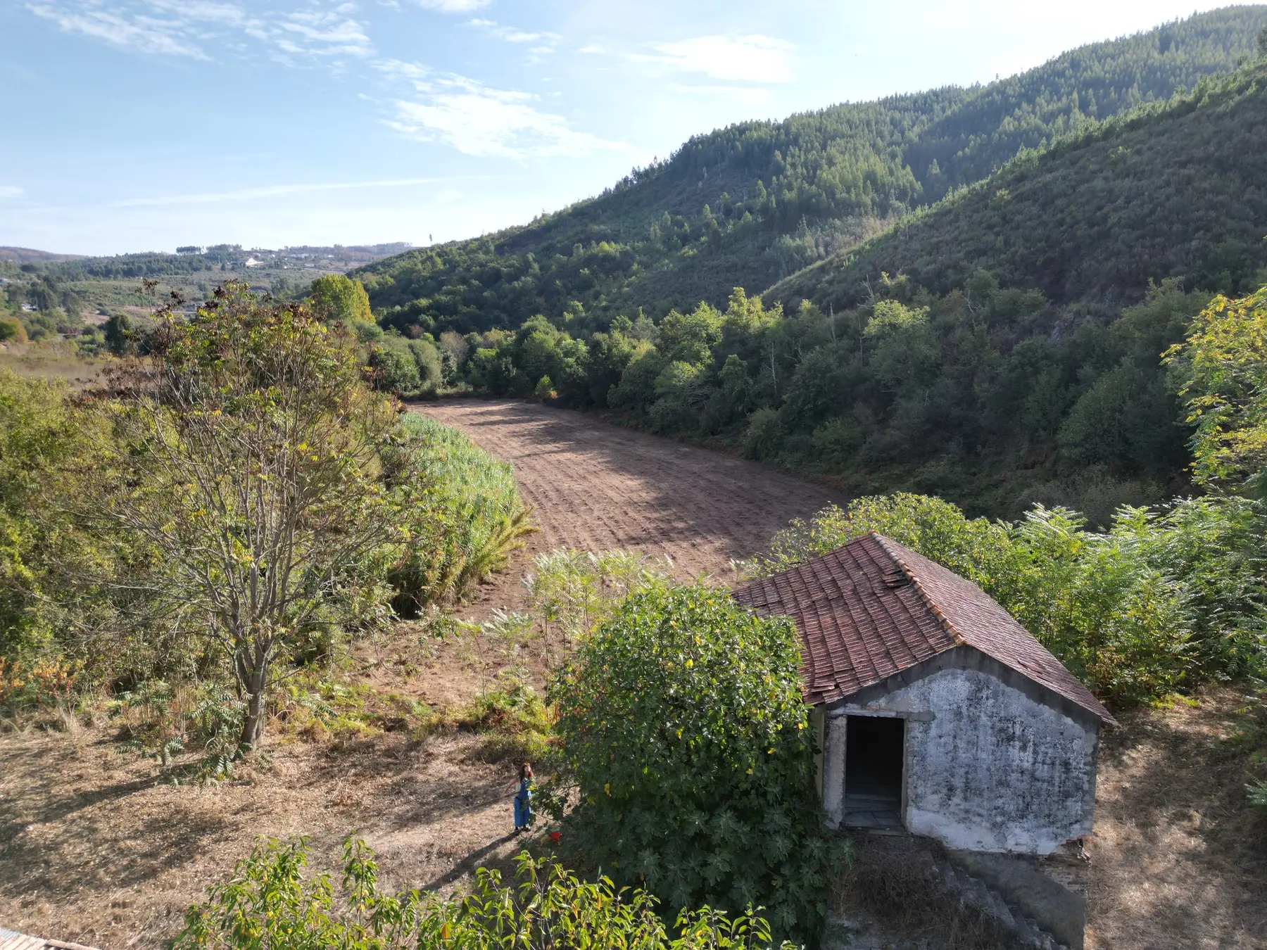 Propriedade da Fonte da Pipa, casa registada e vale envolvente